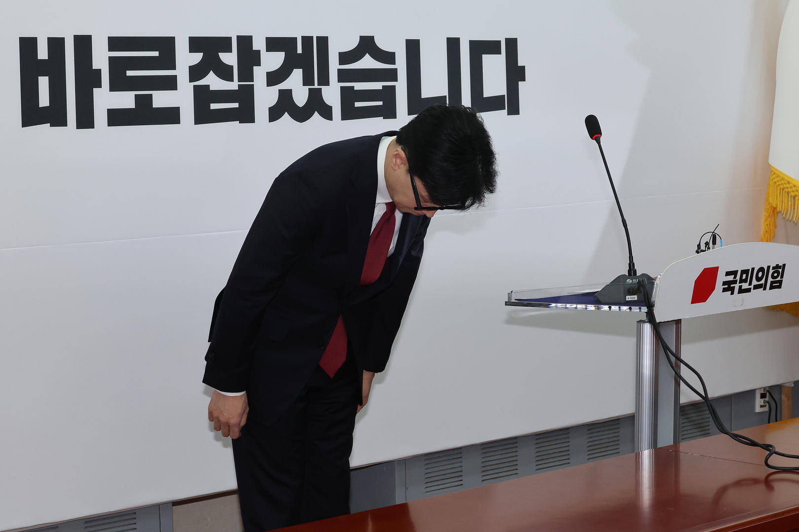 突然主张弹劾总统的韩国执政党党首:曾获尹锡悦多次提拔,后因第一夫人惹怒“亲尹派”