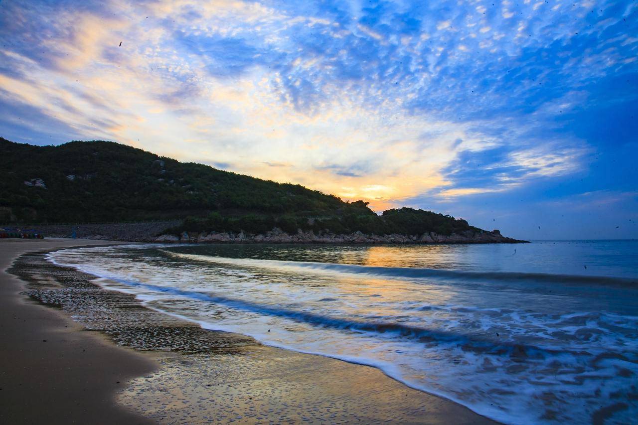 有妈妈包下一截高铁车厢，有妈妈连夜送儿子回老家，暑假来了，你家娃怎么安排？