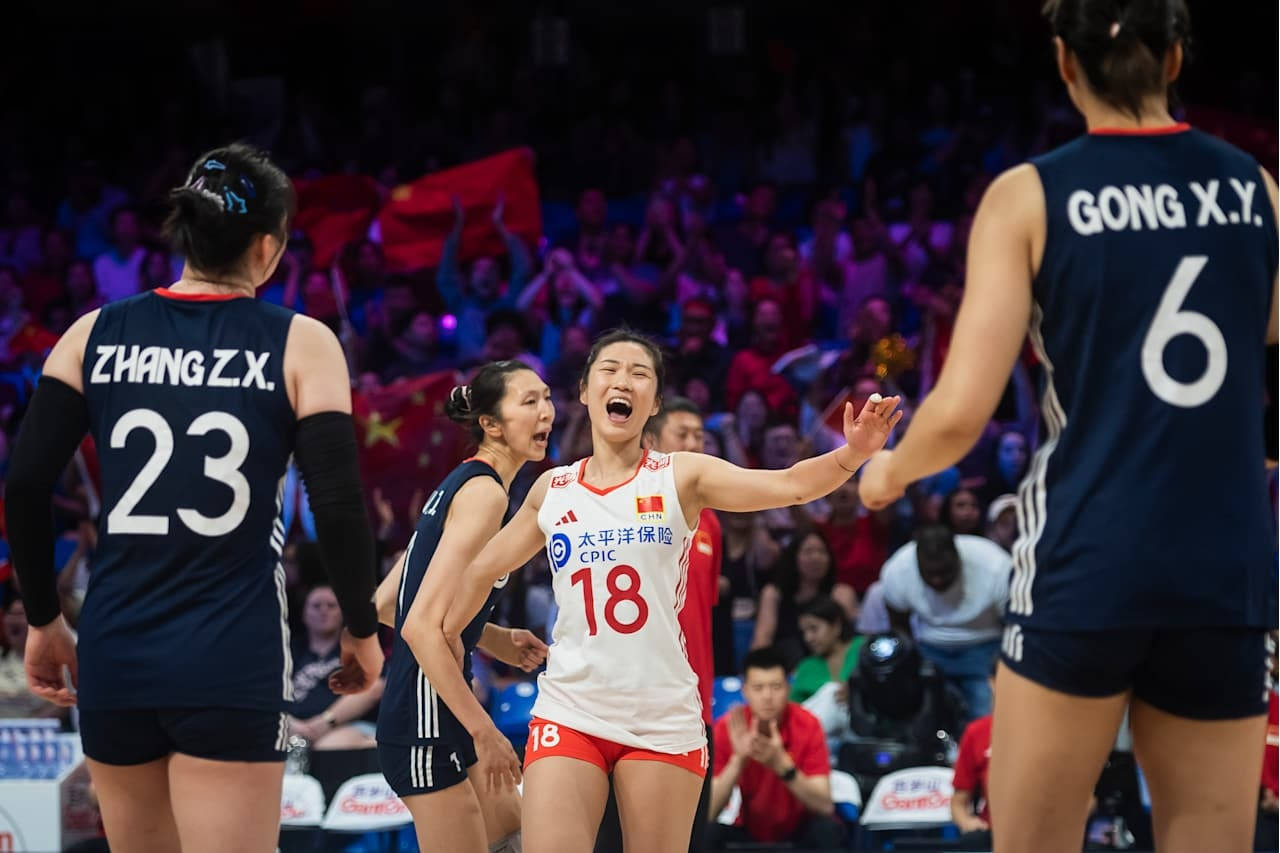 中国队3-2逆转美国队，女排世联赛分站赛收官，总决赛首场对波兰