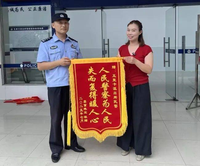 广西女子垃圾堆捡一堆黄金手镯，失主：价值近40万，员工误当垃圾丢弃