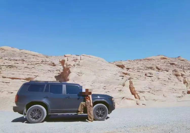 4人在青海无人区失联超30小时，亲历者讲述惊险获救经历：两车陷沙坑后弃车徒步40公里，用口红写下求救信息，当时已基本断水