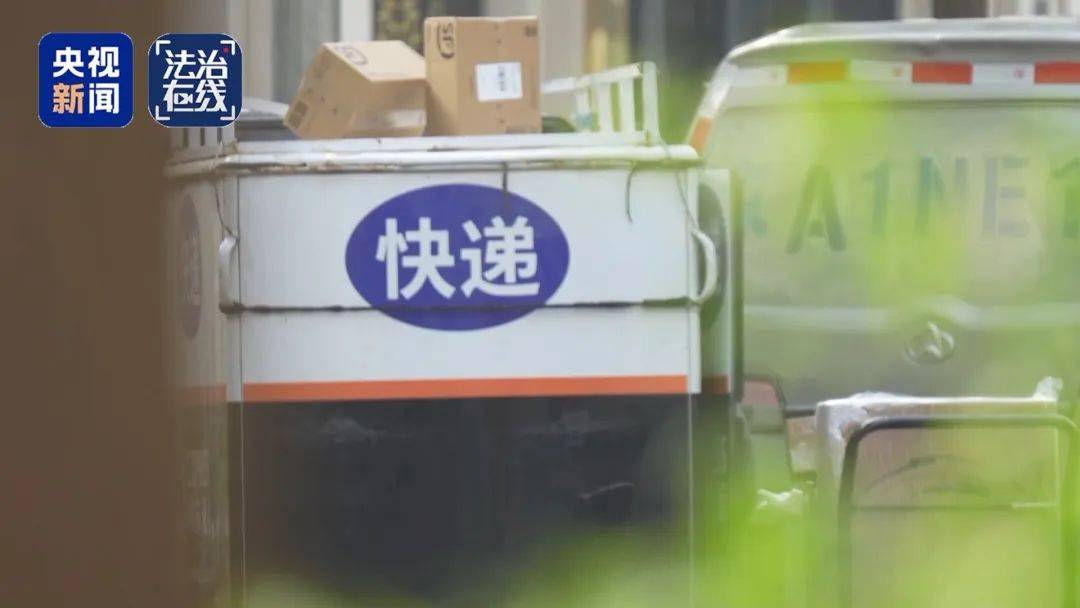 快递员长期网购手机、平板等高价产品,拒收并私吞800件赠品,“薅羊毛”获利38万元,犯诈骗罪获刑2年10个月