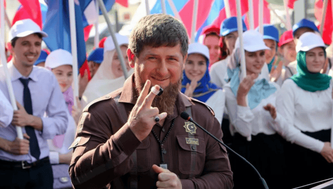 车臣领导人卡德罗夫突然溺水，他17岁的小儿子可能会成为接班人