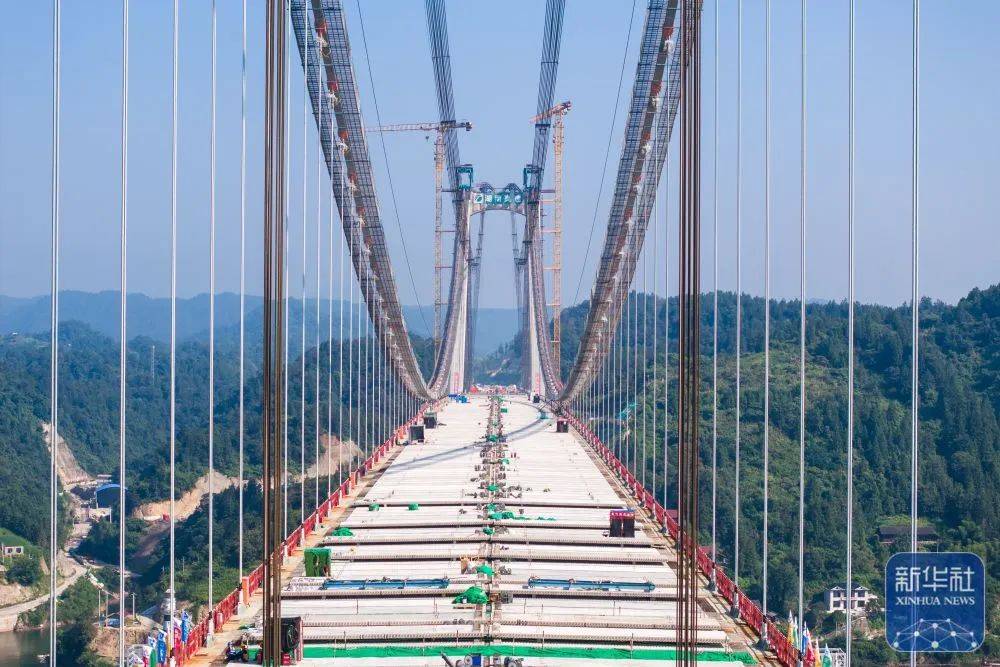 湖南在建最大悬索桥！张官高速洞庭溪沅水特大桥顺利合龙