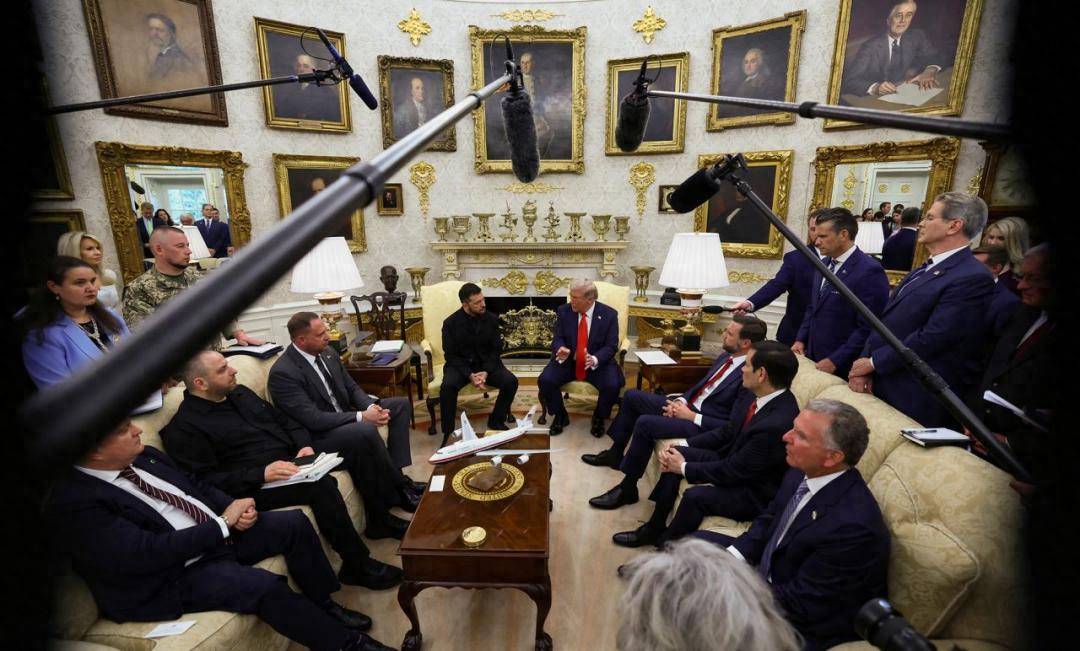 牛弹琴：白宫版智斗，特朗普果然大杀四方