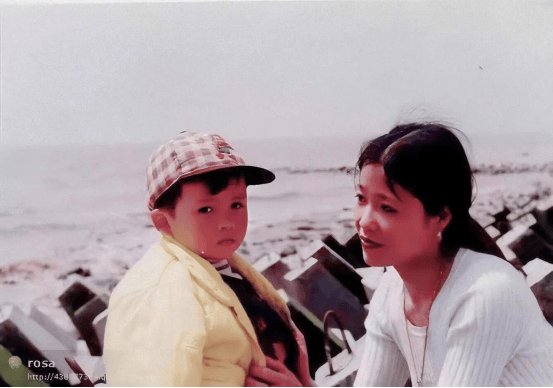 “送上海市区一套房”！夫妇重金悬赏被拐26年儿子线索：人贩子已减刑出狱，儿子仍下落不明！年年都为儿子备份礼物