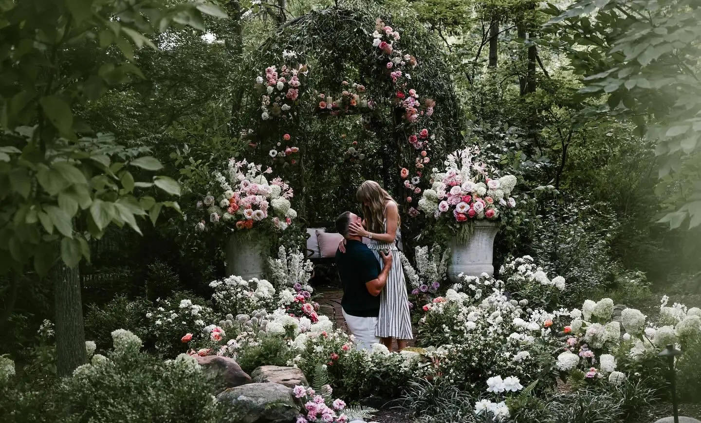 泰勒·斯威夫特官宣与男友订婚：你的英语老师和体育老师订婚