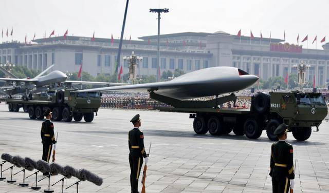 憋了几个小时，外媒锐评九三阅兵：中国武器看着强，但没打过实战