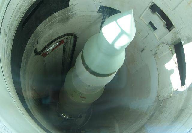 憋了几个小时，外媒锐评九三阅兵：中国武器看着强，但没打过实战