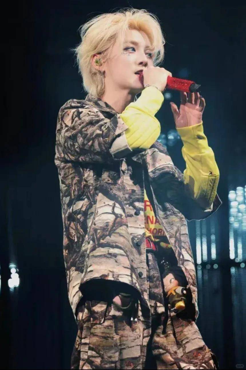 杨幂把钥匙扣扎在马尾上，瞬间实现满39减20！