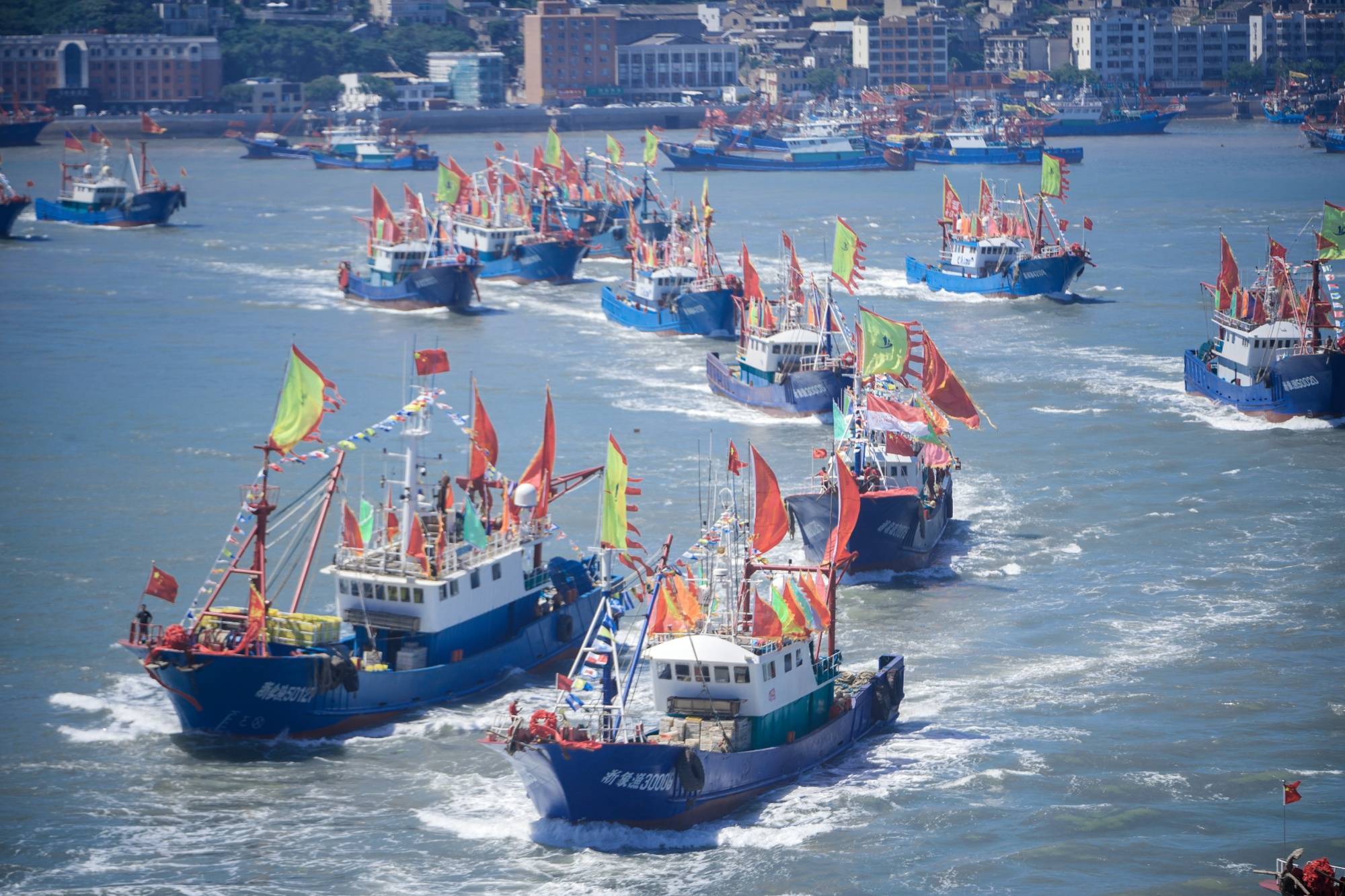 浙江宁波:东海开渔 千帆竞发