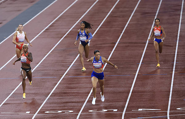 田径世锦赛|六破400米栏世界纪录后转项,麦克劳克林逼近400米人类极限