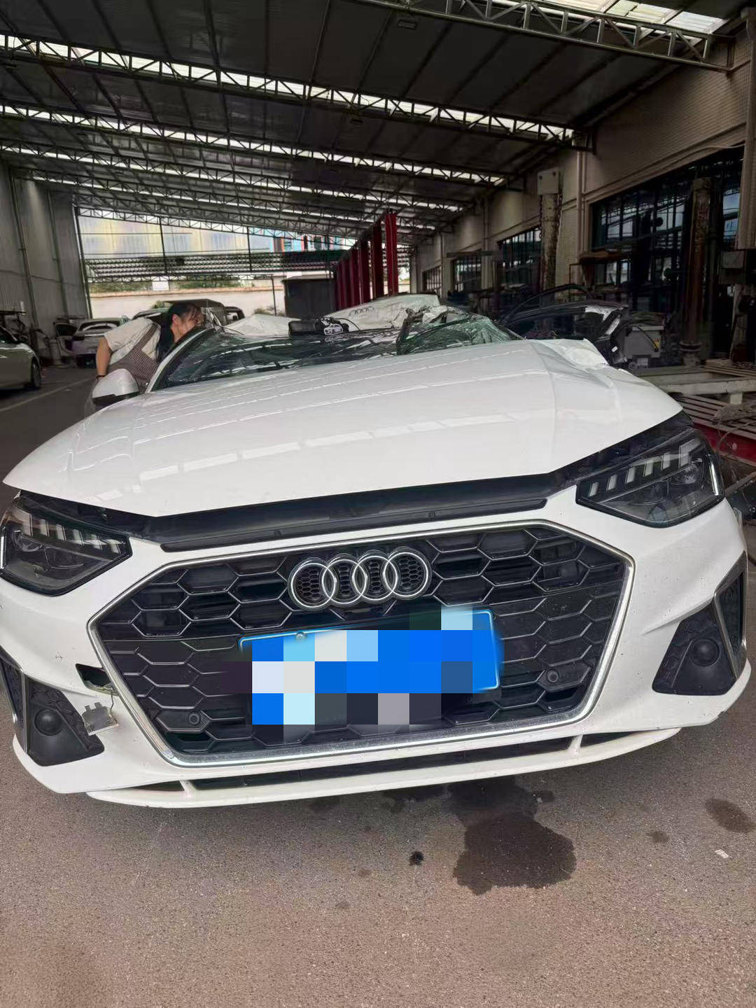 31吨罐车侧翻压顶只受皮外伤 这位“命硬司机”今日获赠新车