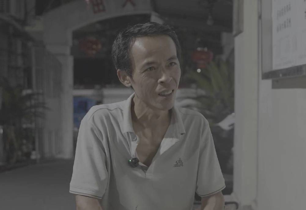 景德镇“鸡排哥”回应只睡四小时：顾客雨中排队，我根本不能算累