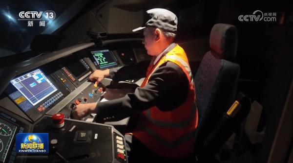 【新思想引领新征程】坚守岗位只争朝夕 团结奋斗创造未来