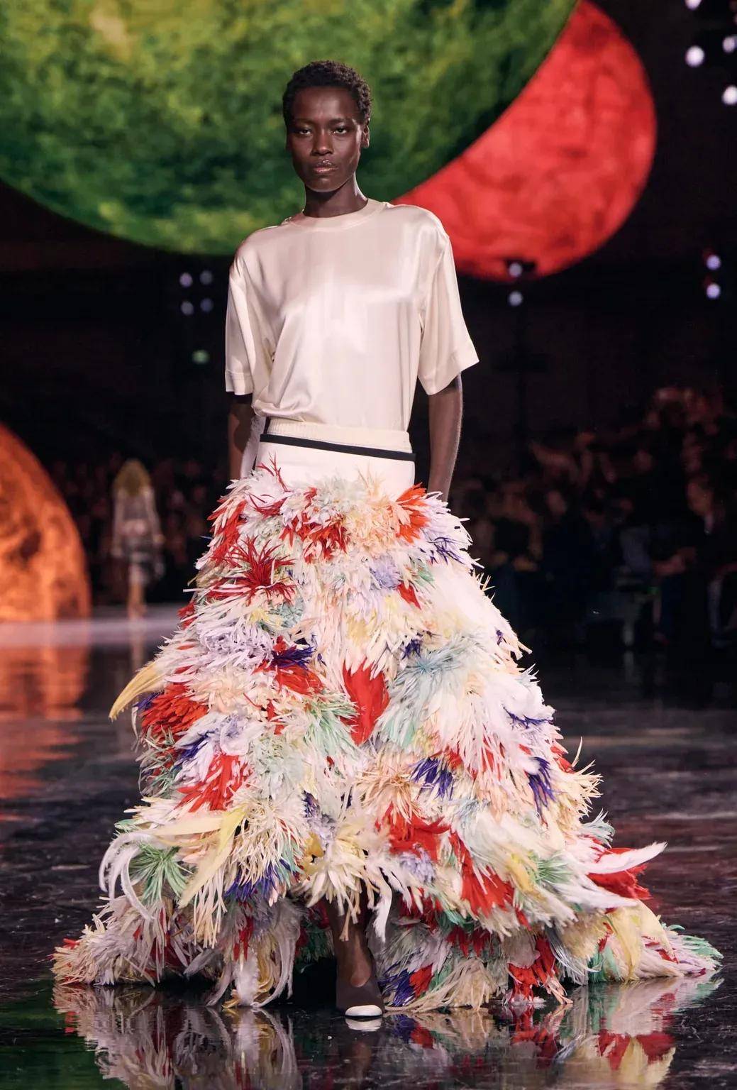 周迅、窦靖童、刘雯、井柏然同框围观香奈儿的新秘密