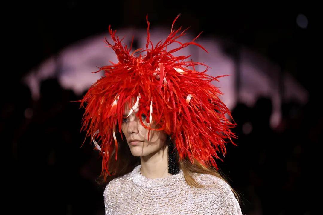 周迅、窦靖童、刘雯、井柏然同框围观香奈儿的新秘密