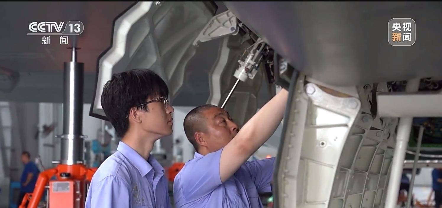 生产一架歼-35要多久?央视公开生产线,数量可能已经第57架了!