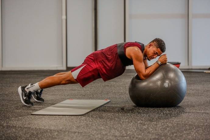 中超领头羊开启争冠冲刺 3名U22国脚缺阵队长低调表态