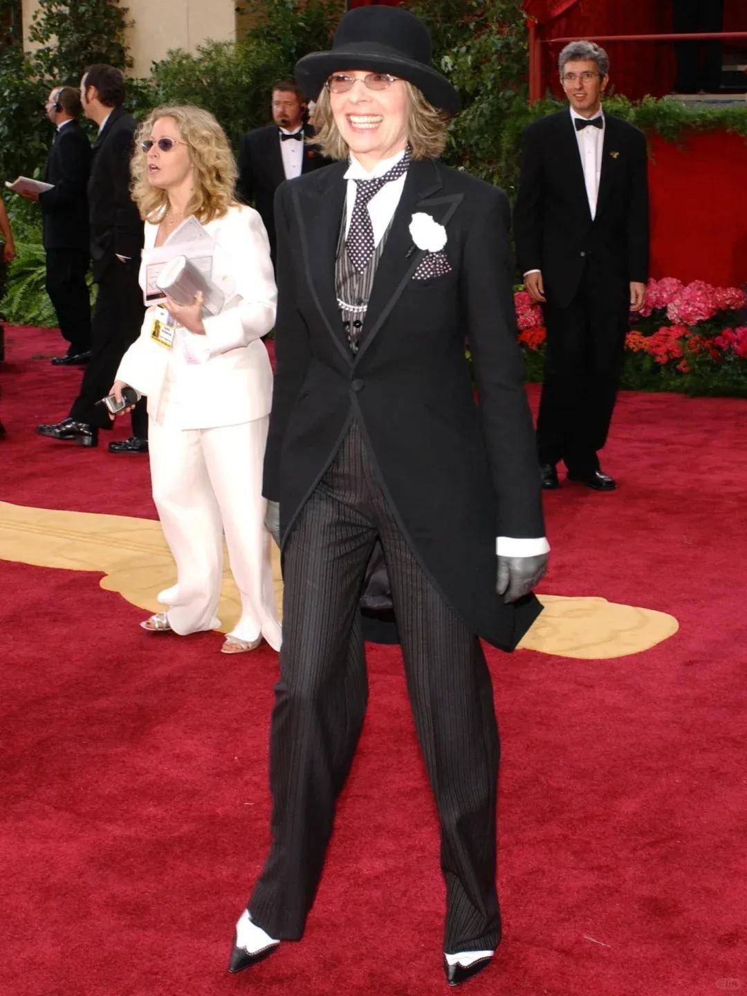 79岁奥斯卡影后离世,她是男神收割机,松弛中性风穿搭鼻祖