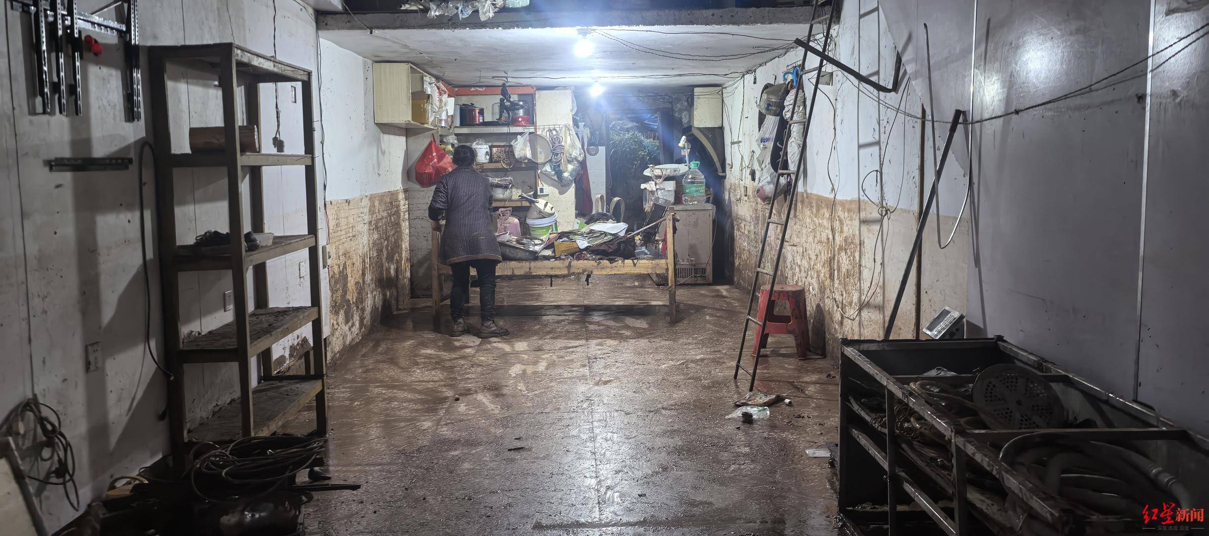 达州双龙镇遭暴雨袭击，街道被淹多辆车被冲走 镇政府：已全力进入清淤阶段