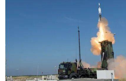 特朗普不喜欢北约，泽连斯基可喜欢北约了：要帮欧洲建自主反导系统