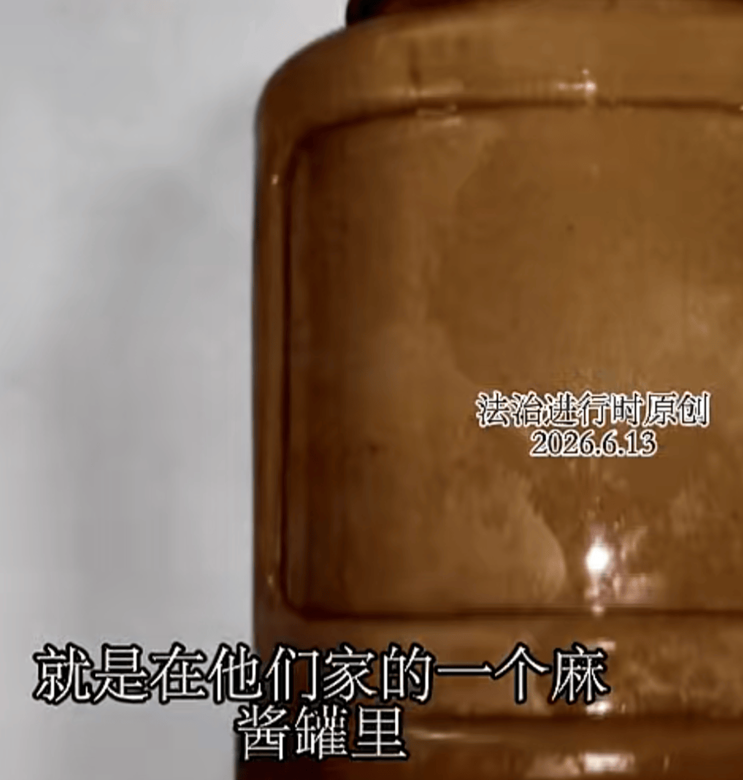 男子家中吃面，离奇身亡！凶手竟是岳母的再婚丈夫，男扮女装逃跑后被抓